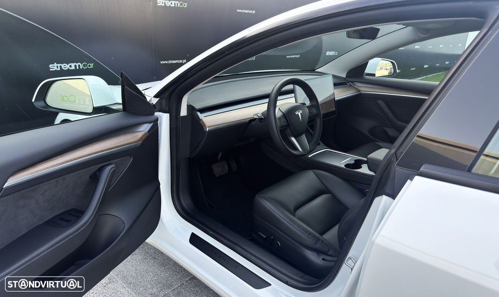 Tesla Model 3 - 10