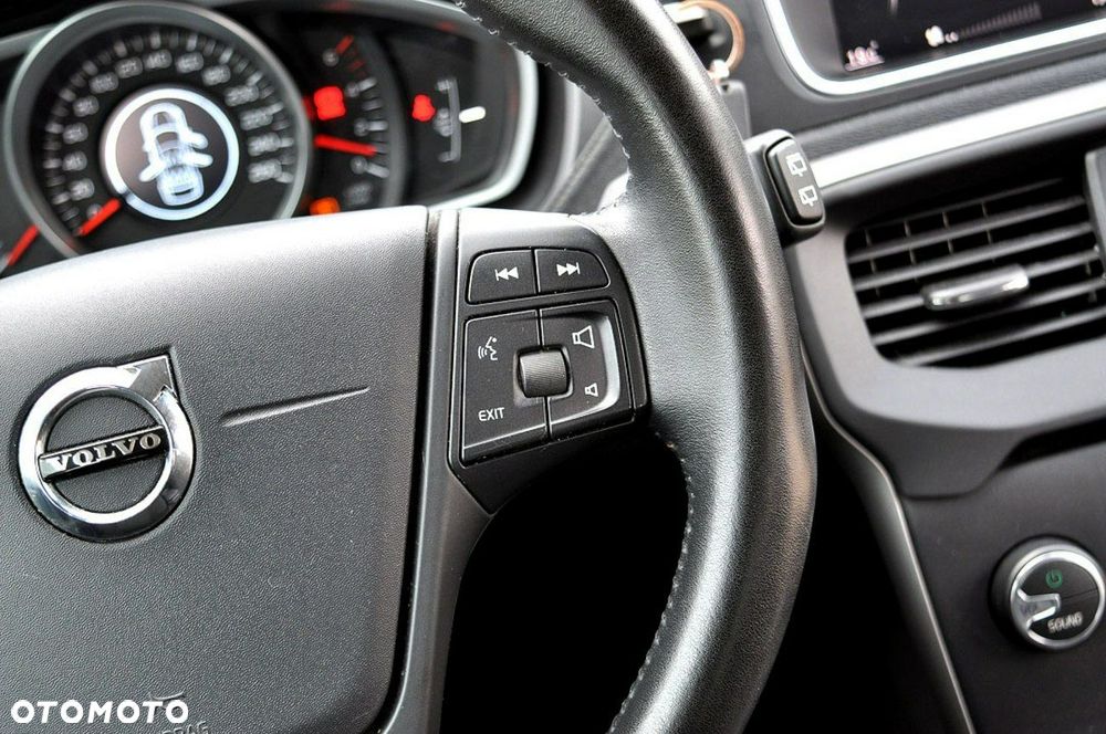 Volvo V40 D2 Drive-E Momentum - 13