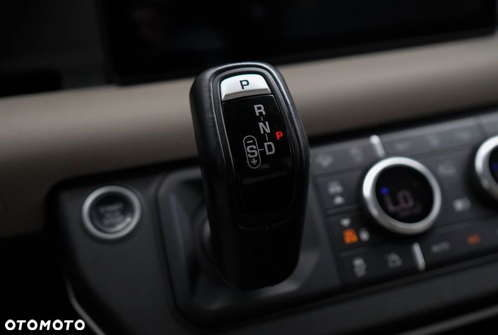 Land Rover Defender - 19