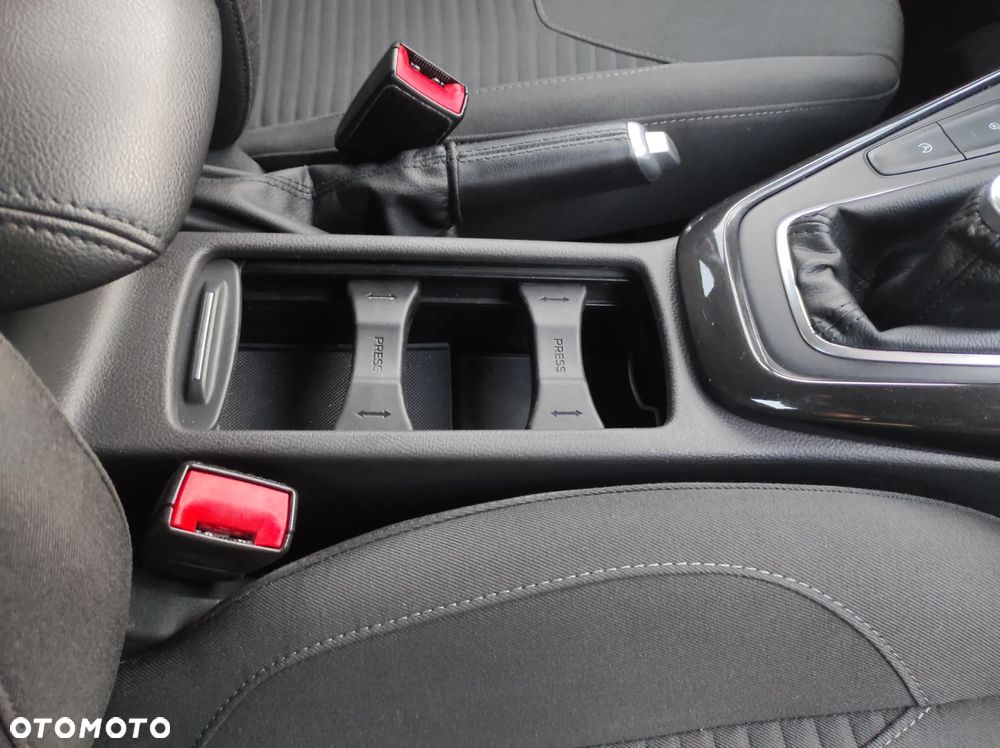 Ford Focus 1.6 TDCi DPF SYNC Edition - 16