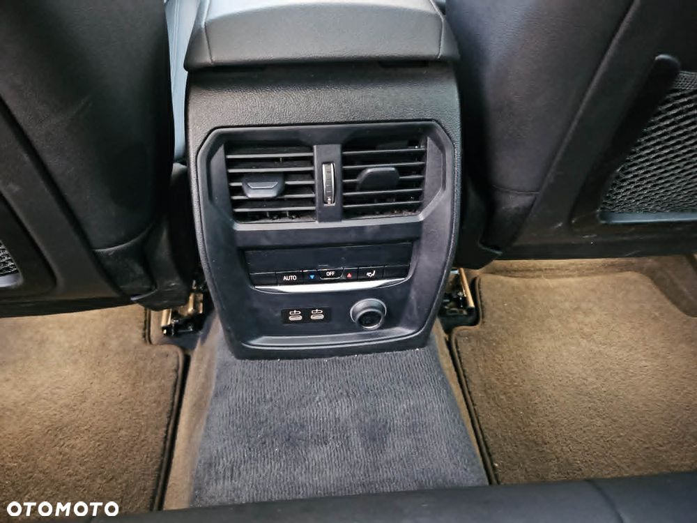 BMW Seria 3 330i Luxury Line sport - 12