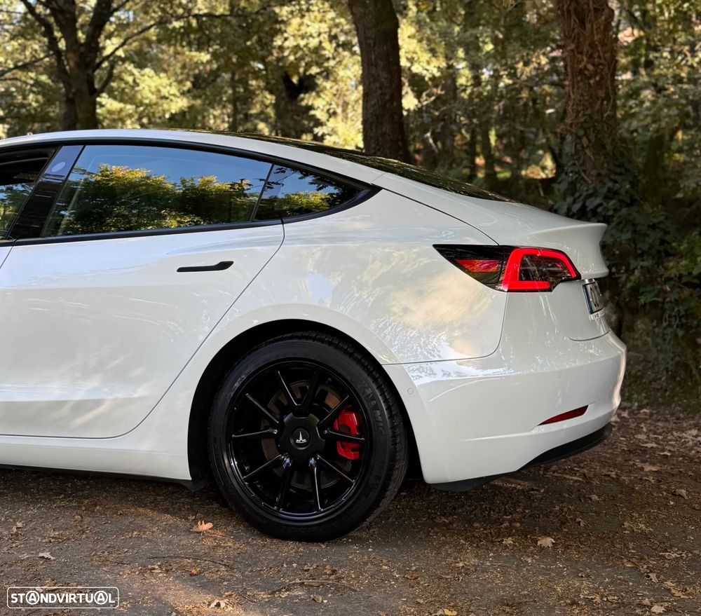 Tesla Model 3 - 4