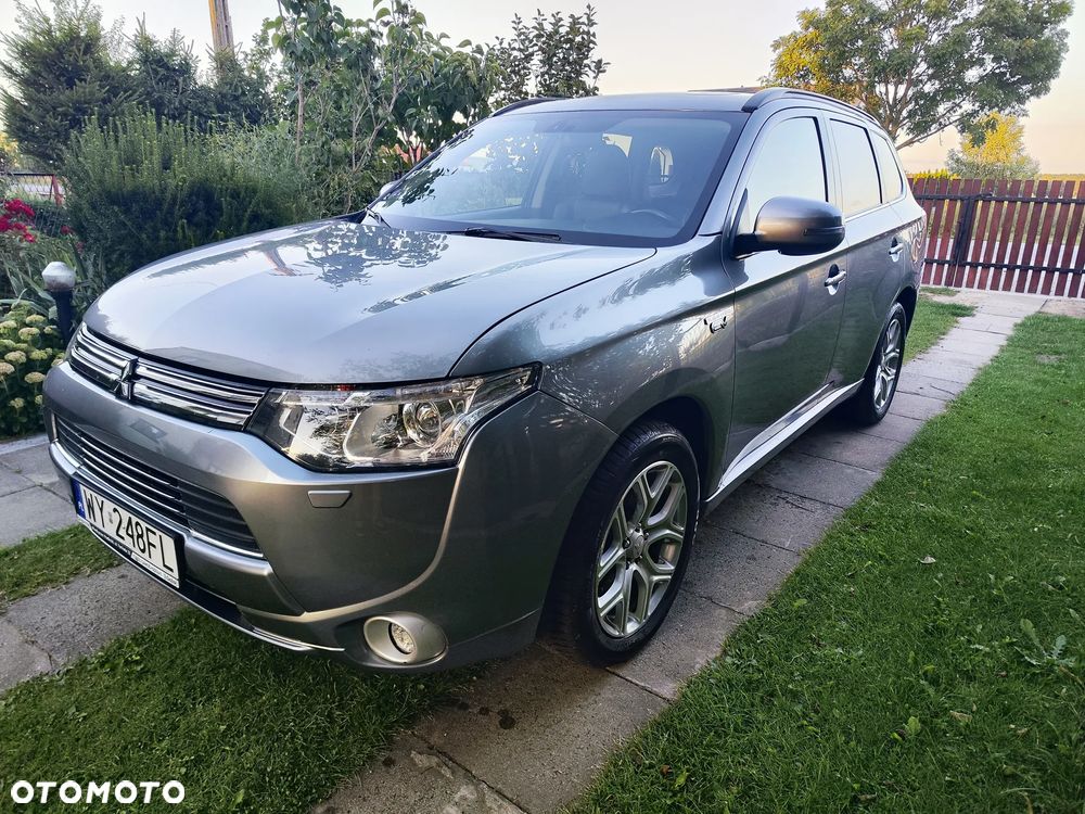 Mitsubishi Outlander - 2