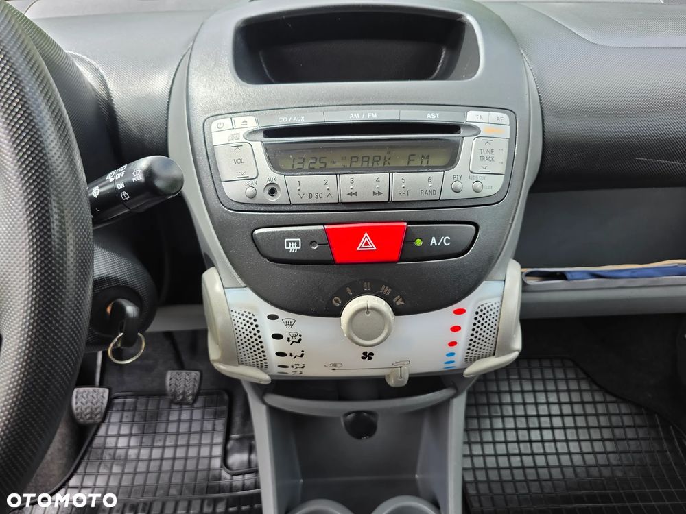 Peugeot 107 1.0 Trendy - 22