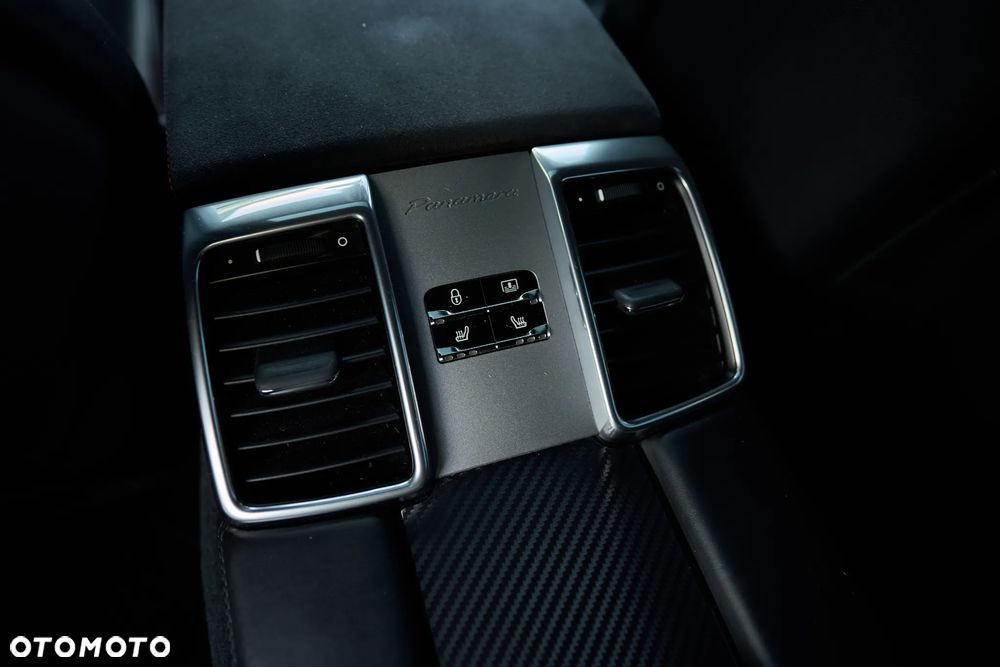 Porsche Panamera GTS - 32