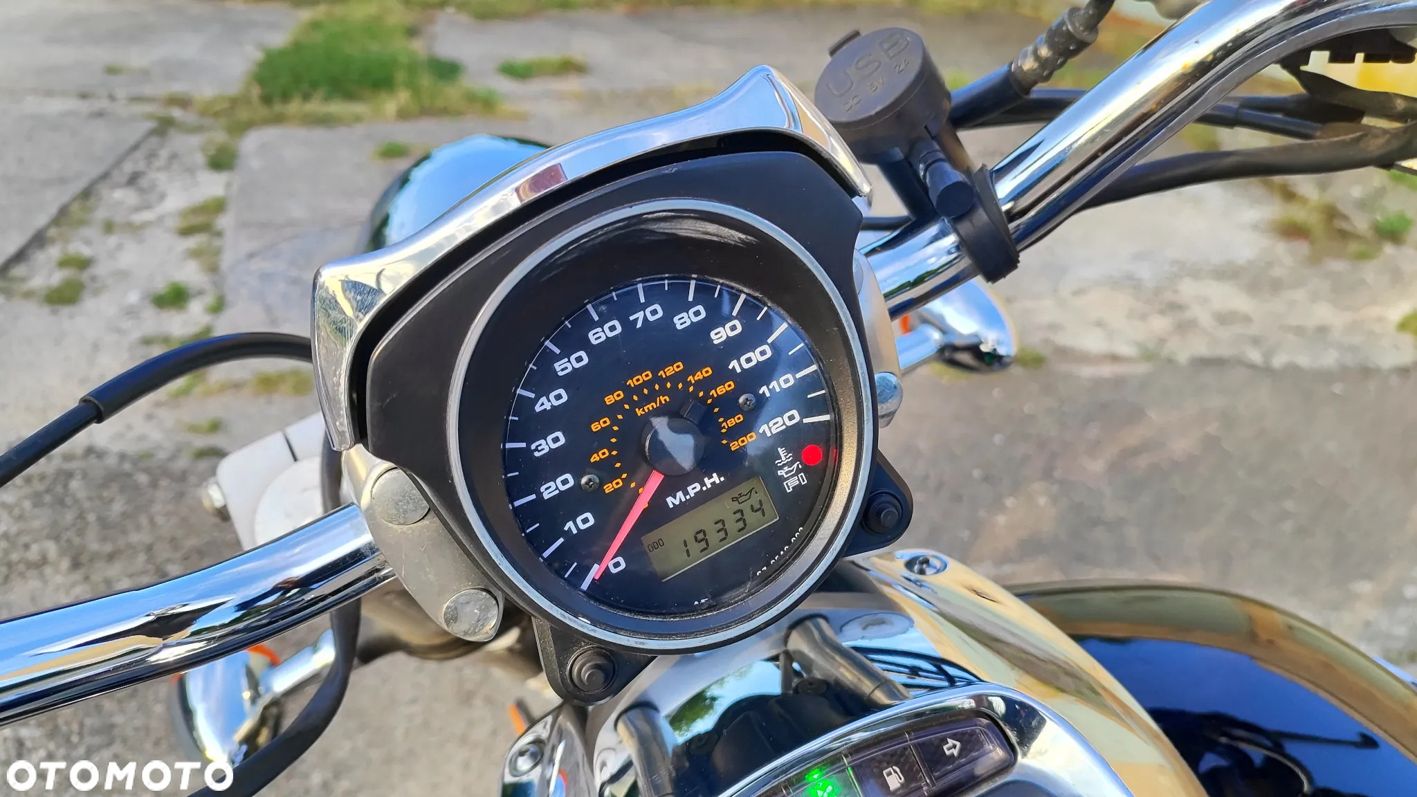 Suzuki Boulevard - 24