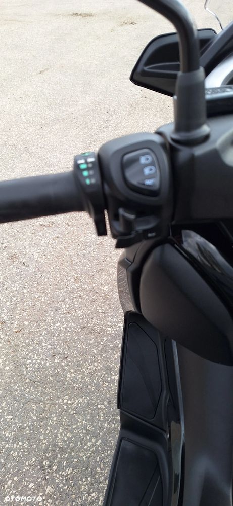 Yamaha X-max - 32