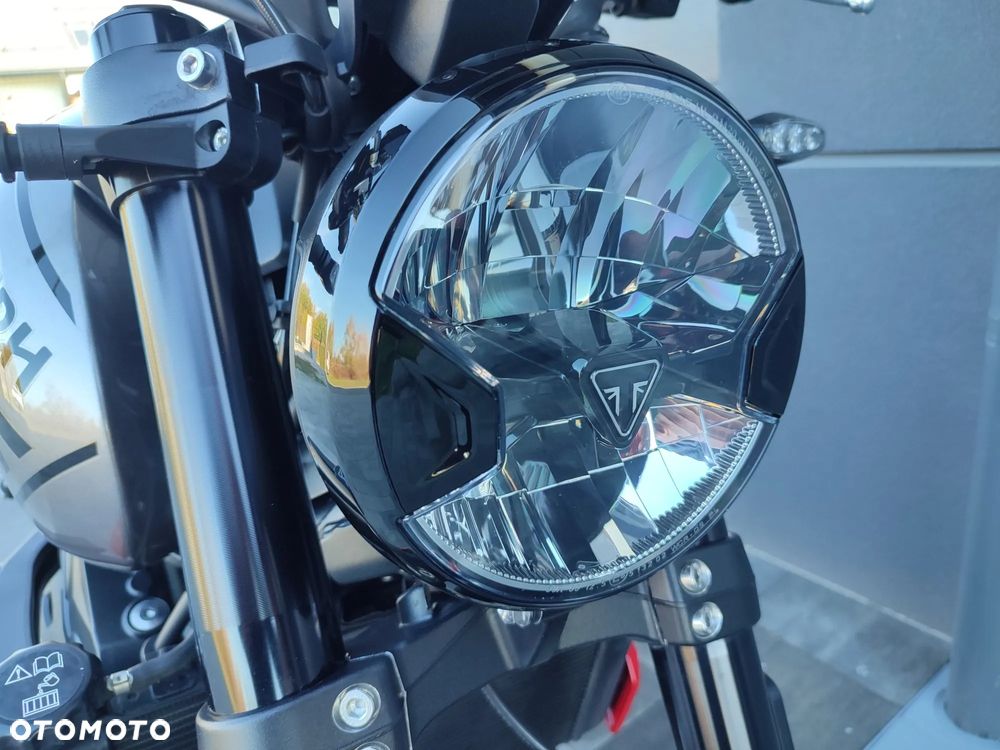 Triumph Trident - 30