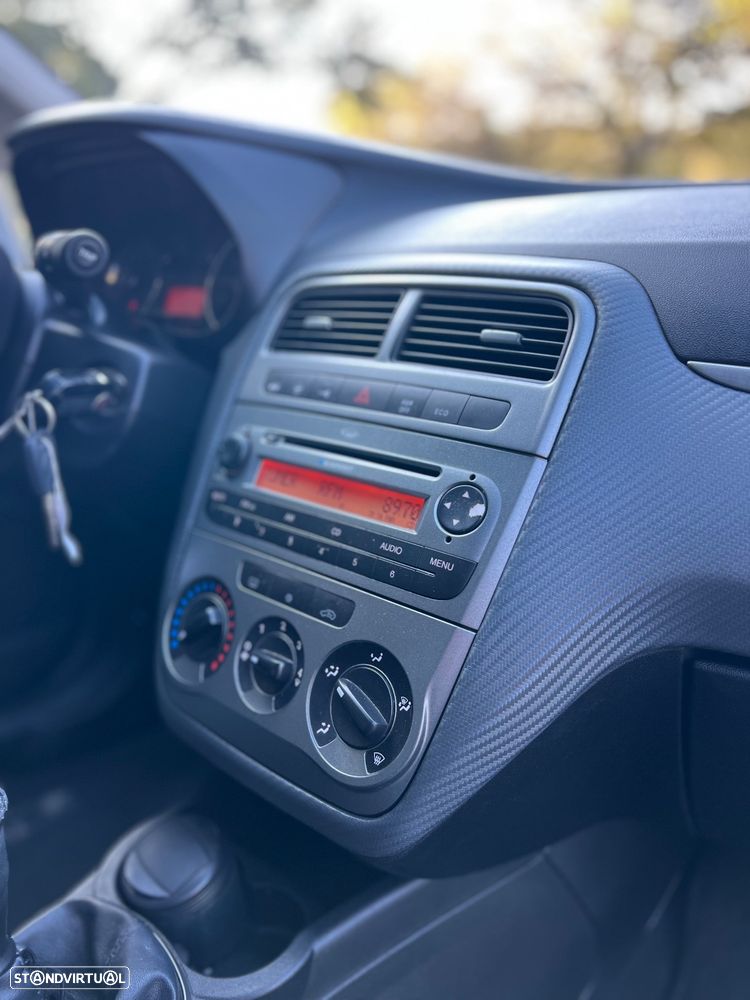 Fiat Grande Punto ver-1-4-8v-dualogic-dynamic - 12