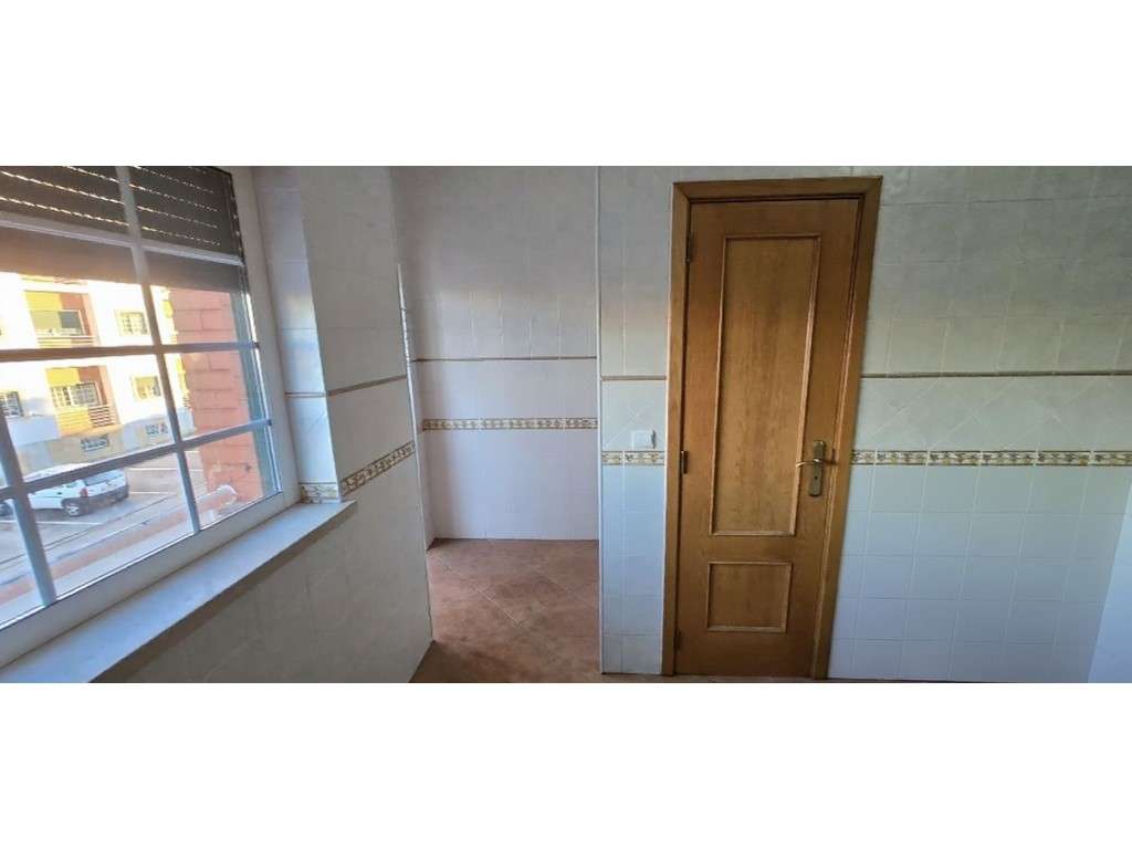 APARTAMENTO -T2 (c/ rendimento) - Grande imagem: 4/21