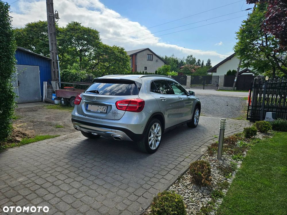 Mercedes-Benz GLA 200 7G-DCT Urban - 2