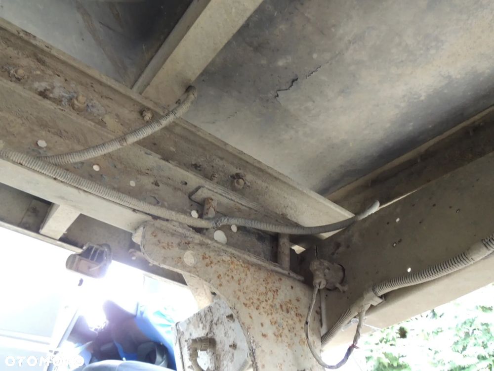 Skrzynia ładunkowa z platformą elektryczną - 13