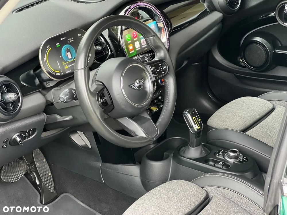 MINI Cooper SE Classic Trim - 14
