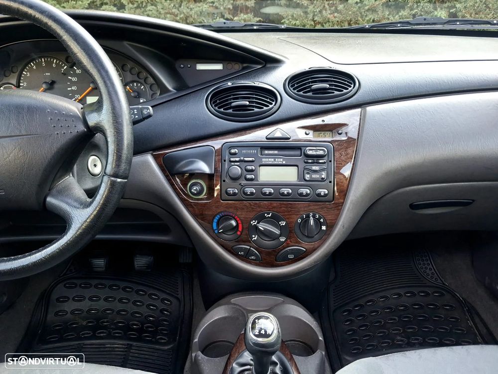 Ford Focus SW 1.6 Ghia - 18