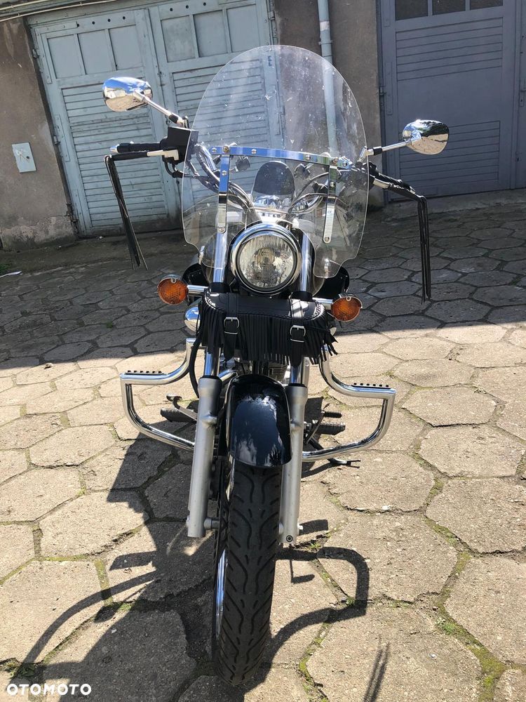 Suzuki Intruder - 3