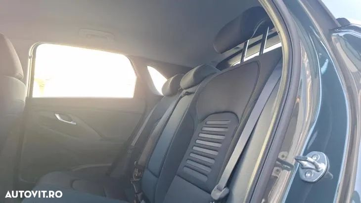 Hyundai i30 1.5 96CP M/T Highway - 16