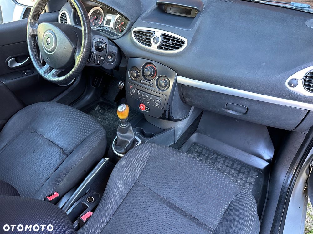 Renault Clio - 12