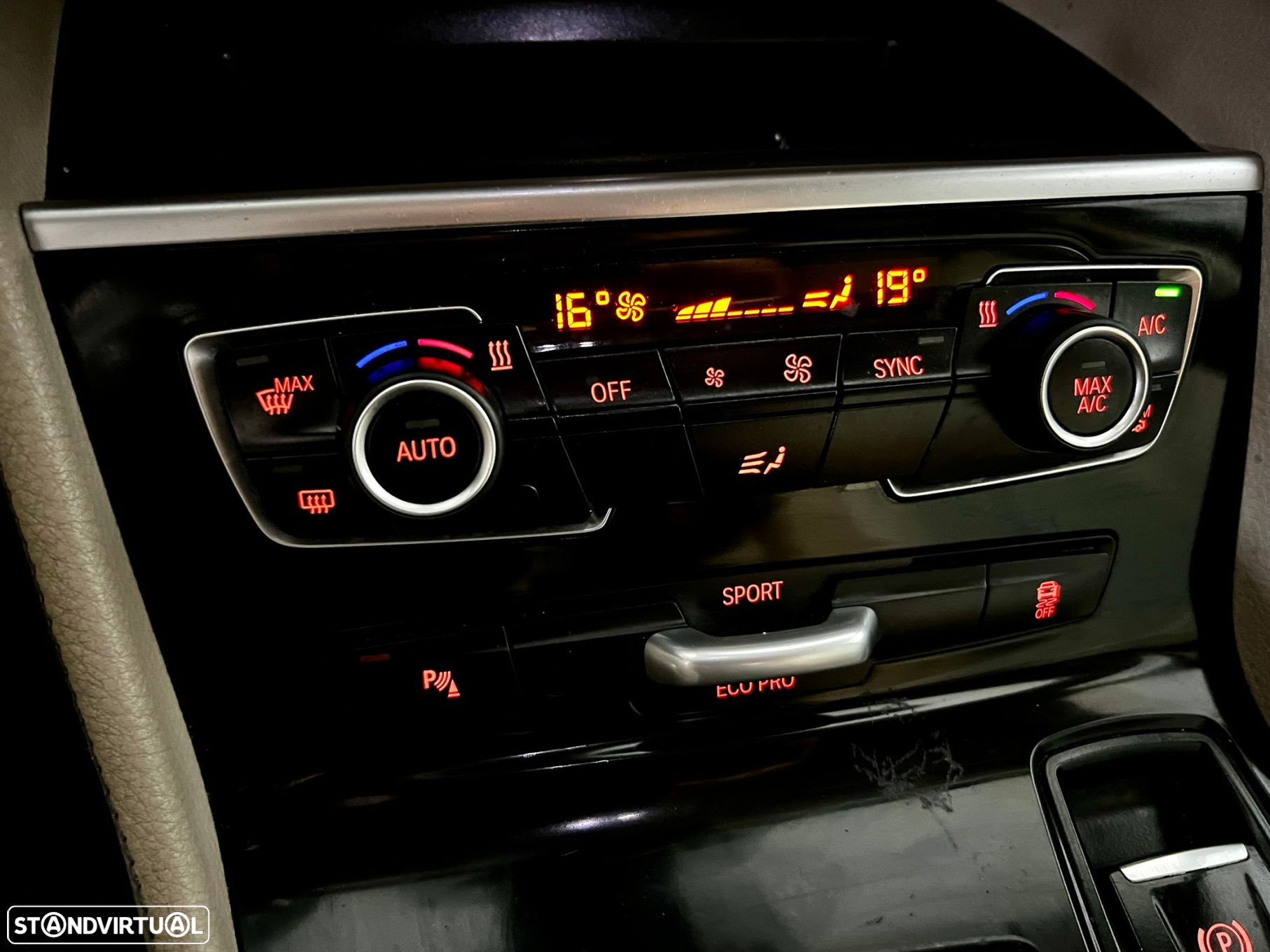 BMW 216 Gran Tourer d 7L Line Luxury - 25