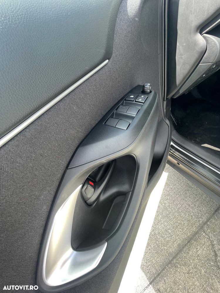 Toyota Yaris 1.5 VVT-i HSD Active - 8