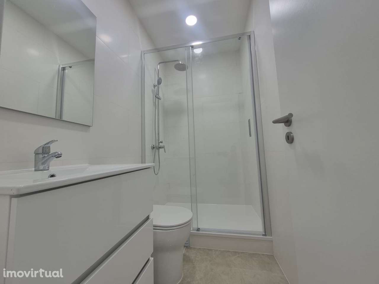 Apartamento T2 Remodelado com Suite - Grande imagem: 3/19