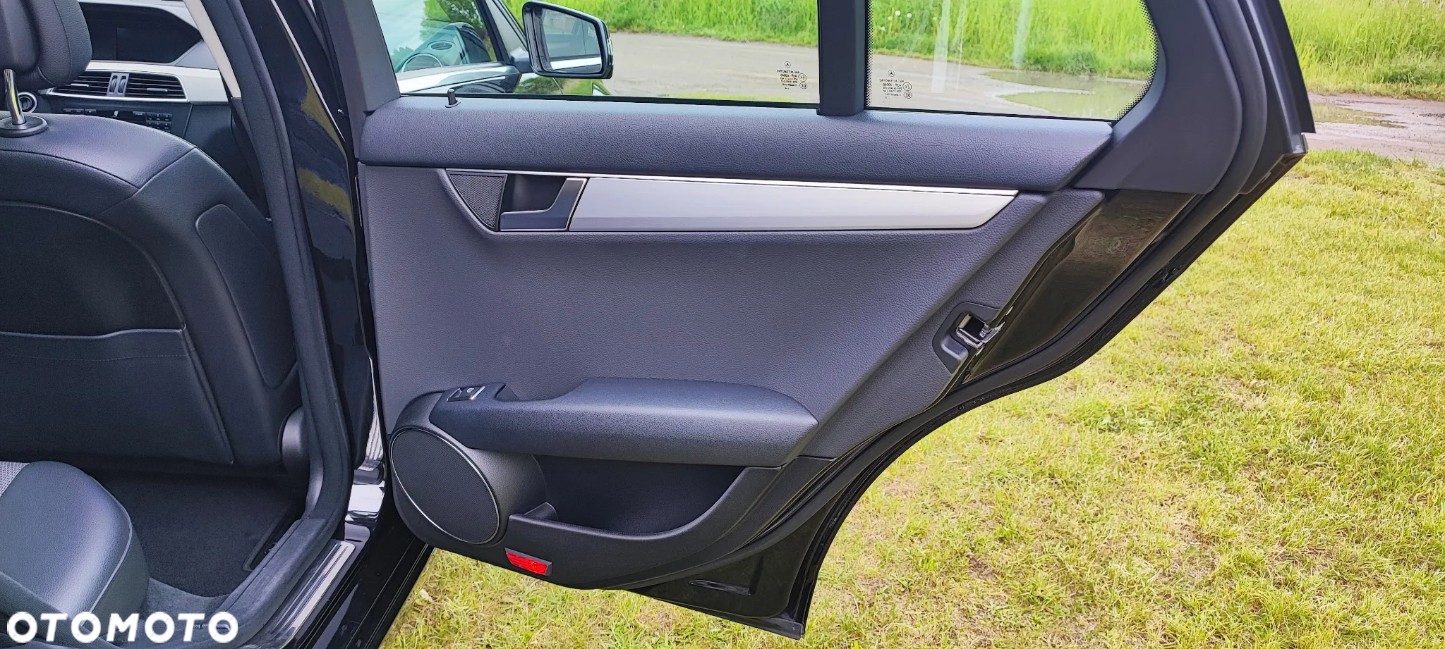 Mercedes-Benz Klasa C 180 CGI BlueEff Avantgarde - 35