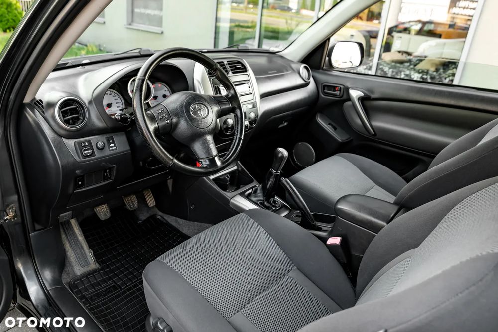 Toyota RAV4 4x4 Edition - 26