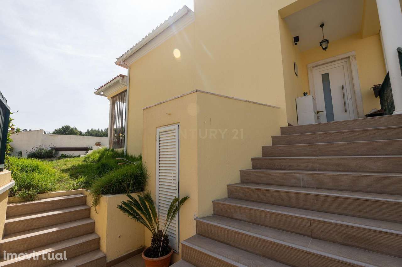 Moradia T3+2 com Jardim, Garagem e Espaço Exterior - Grande imagem: 2/60