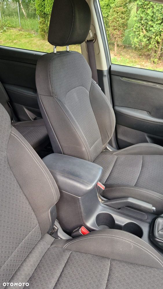 Kia Carens 1.7 CRDi M 7os EU6 - 23
