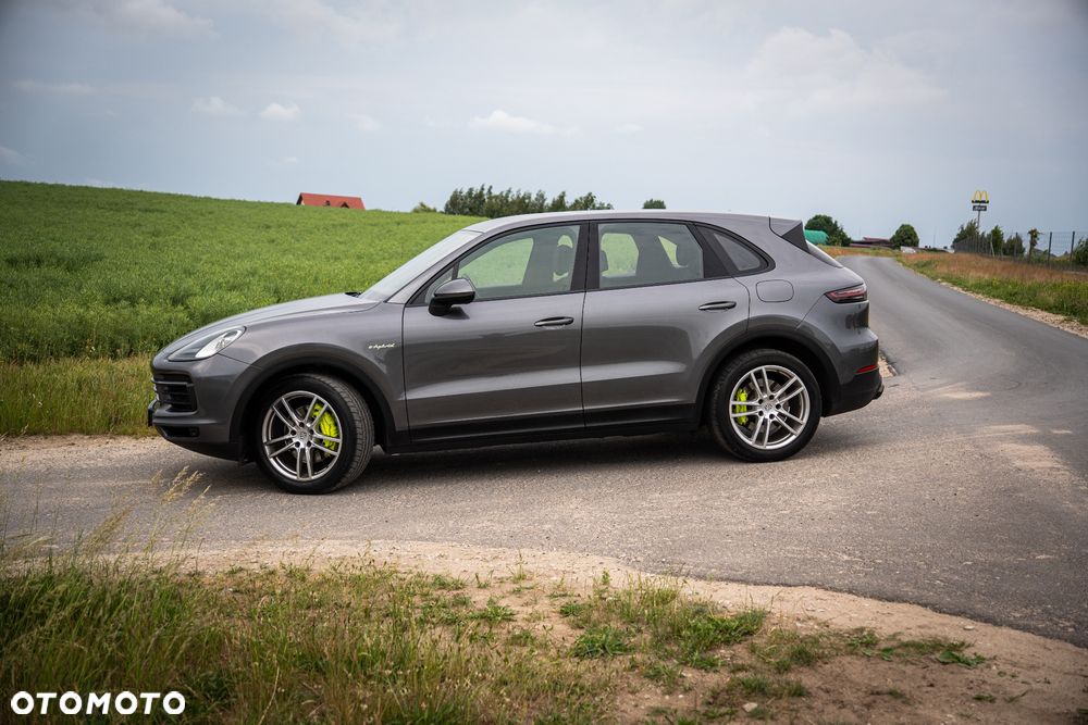 Porsche Cayenne - 2