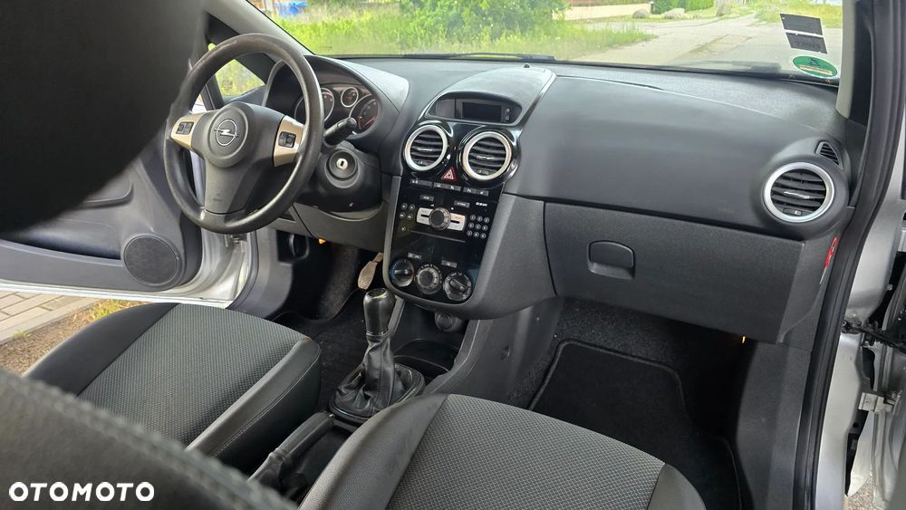 Opel Corsa 1.4 16V Cosmo - 36