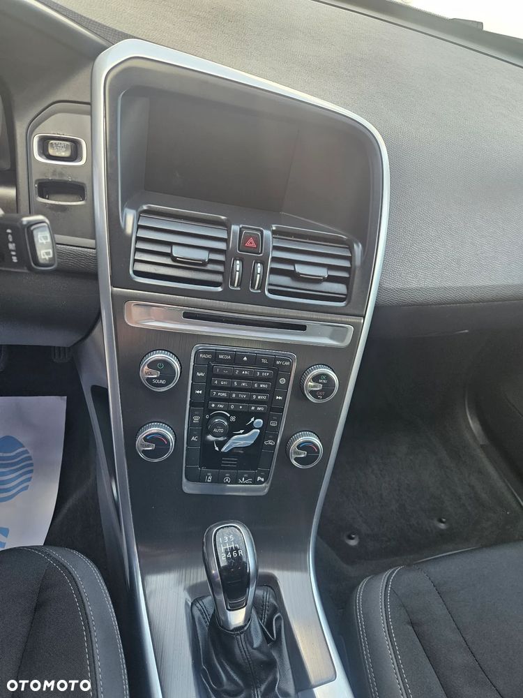 Volvo XC 60 D4 Momentum - 9