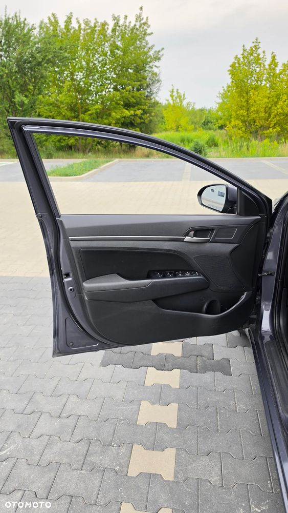 Hyundai Elantra 1.6 Style - 23