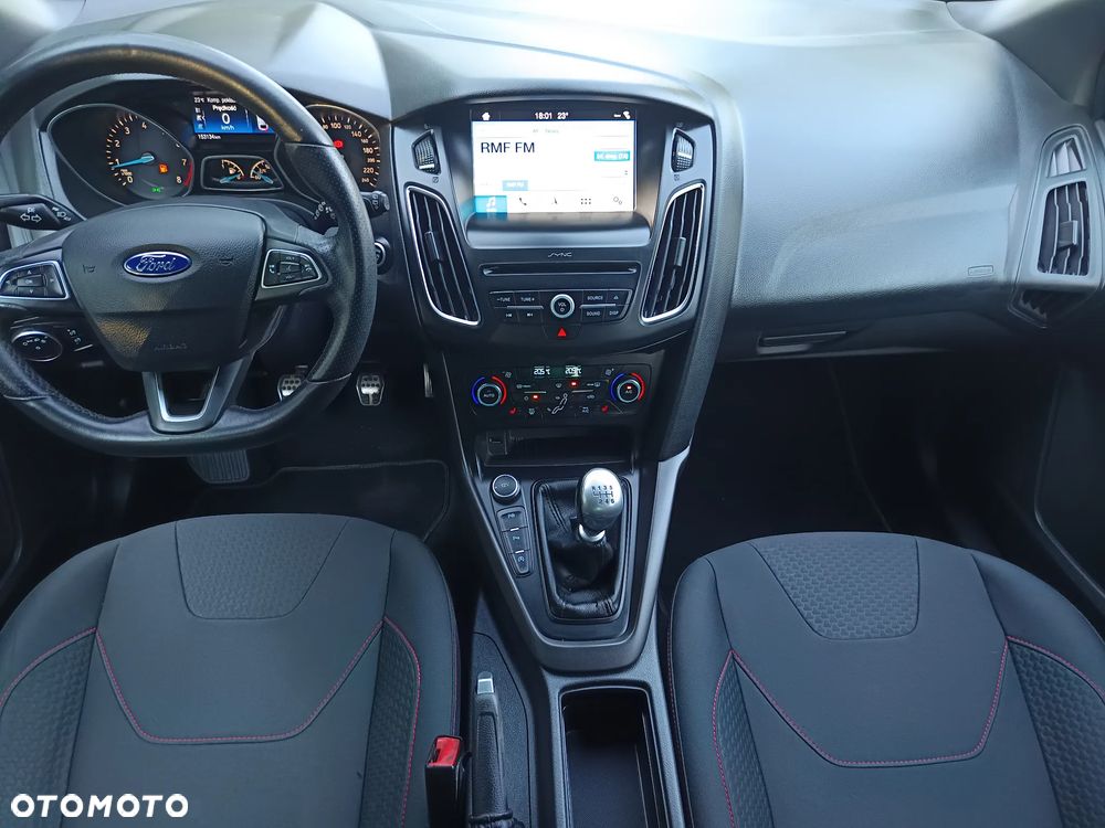 Ford Focus 1.0 EcoBoost Start-Stopp-System ST-LINE - 28