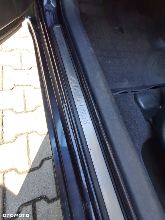 Toyota Avensis 1.8 Premium - 14