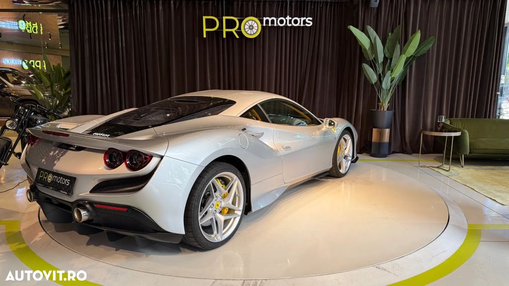 Ferrari F8 - 7