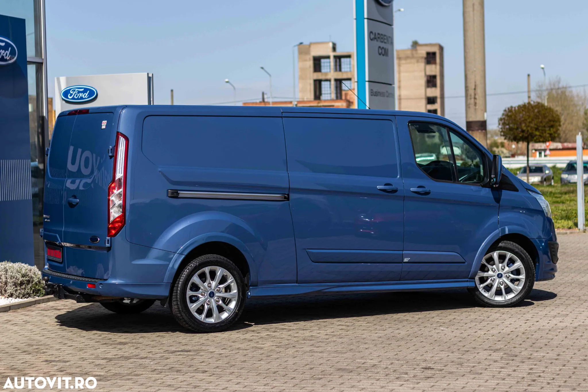 Ford Custom Van Sport 290 LWB - 11