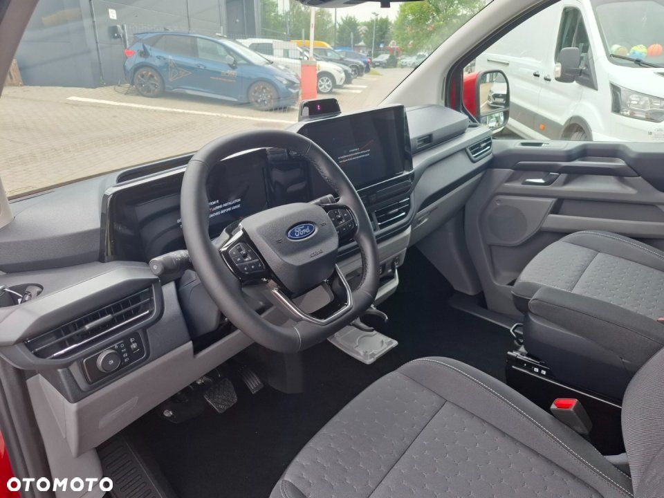 Ford Tourneo Custom - 10