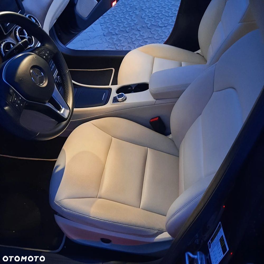 Mercedes-Benz GLA 250 4-Matic - 16