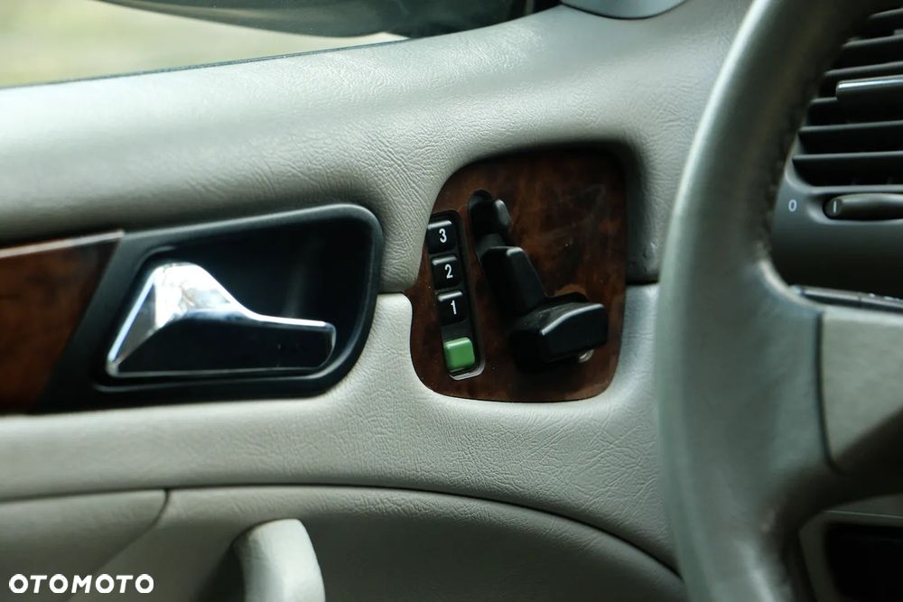 Mercedes-Benz CLK - 30