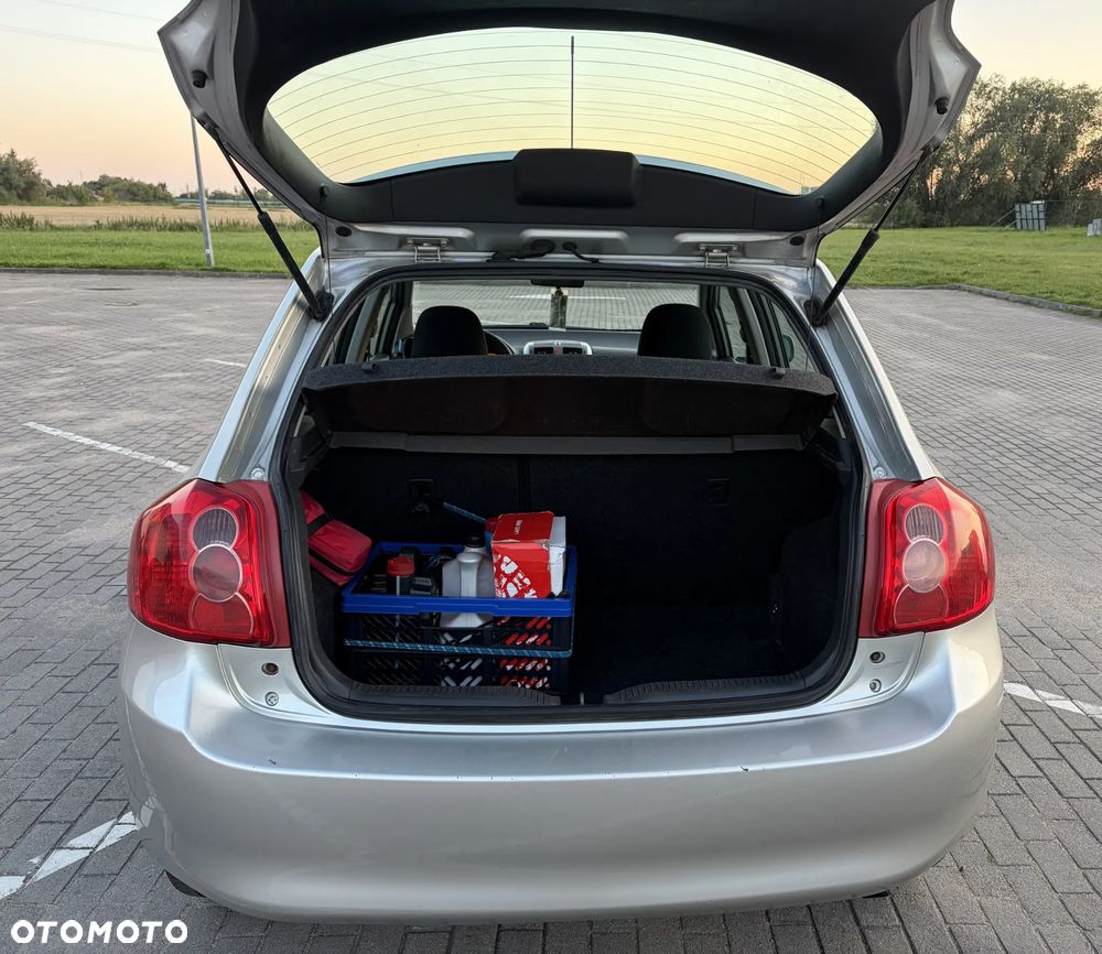 Toyota Auris 1.4 D-4D - 5