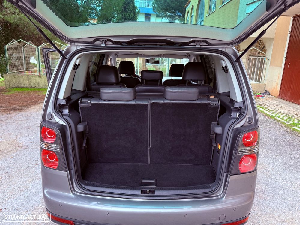 VW Touran 1.9 TDi Highline 7L - 15