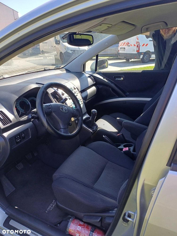 Toyota Corolla Verso - 5