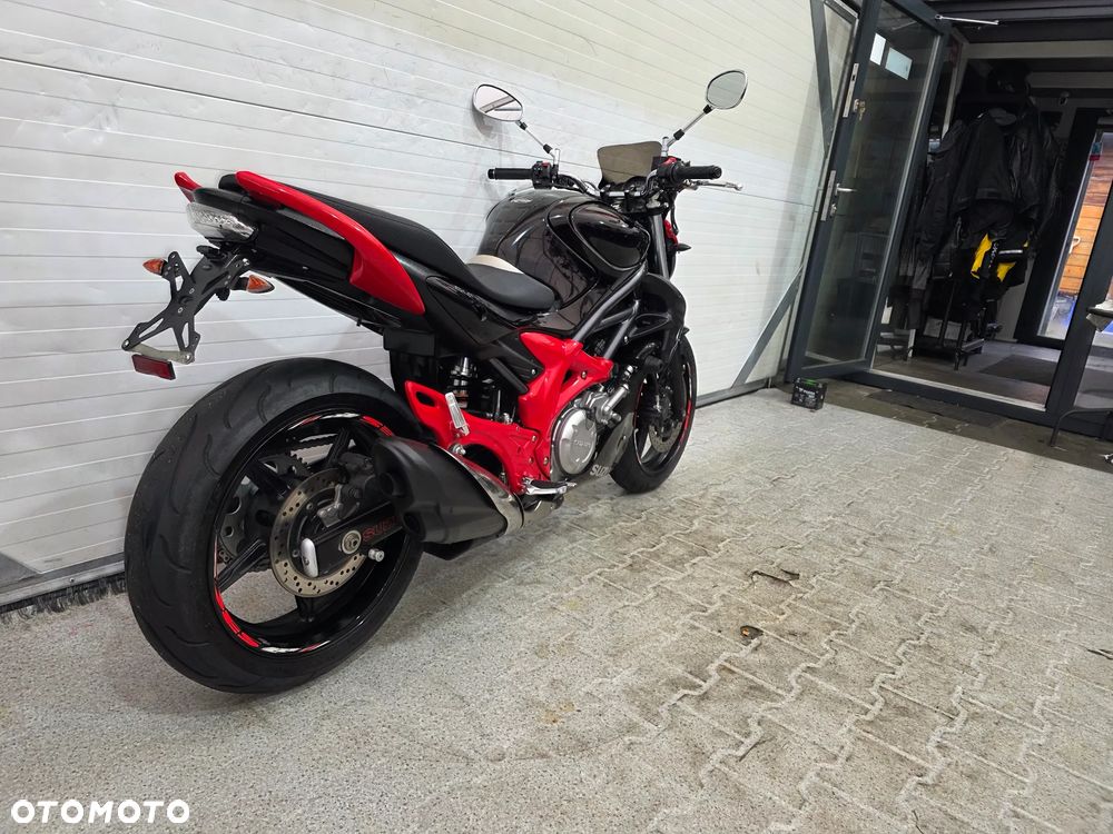 Suzuki Gladius - 11