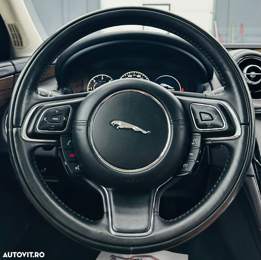 Jaguar XJ 30d Premium Luxury - 37