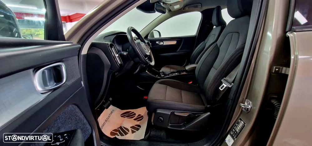 Volvo XC 40 1.5 T2 Momentum Plus Geartronic - 24
