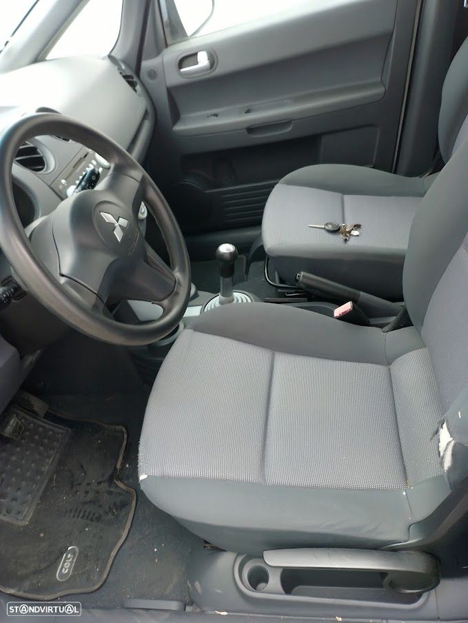 Mitsubishi Colt - 5