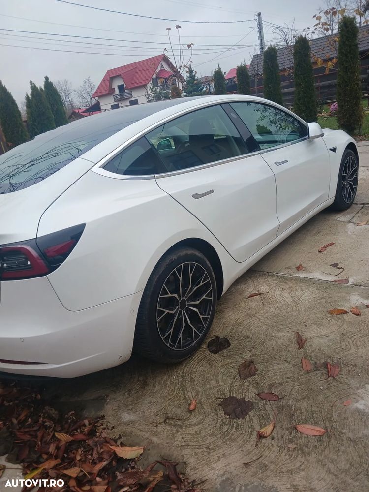 Tesla Model 3 - 3