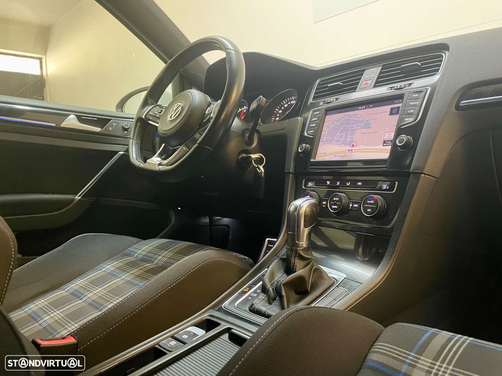 VW Golf 1.4 GTE Plug-In-Hybrid DSG - 33