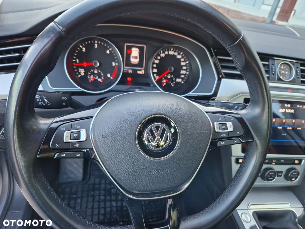 Volkswagen Passat 2.0 TDI SCR Comfortline - 12