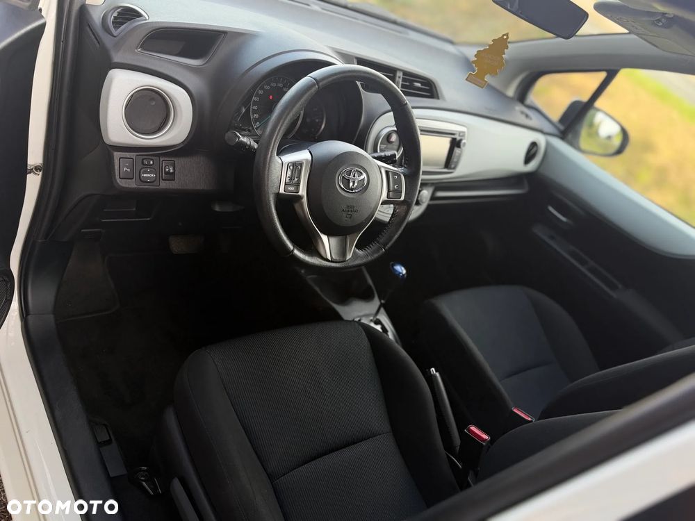Toyota Yaris - 12